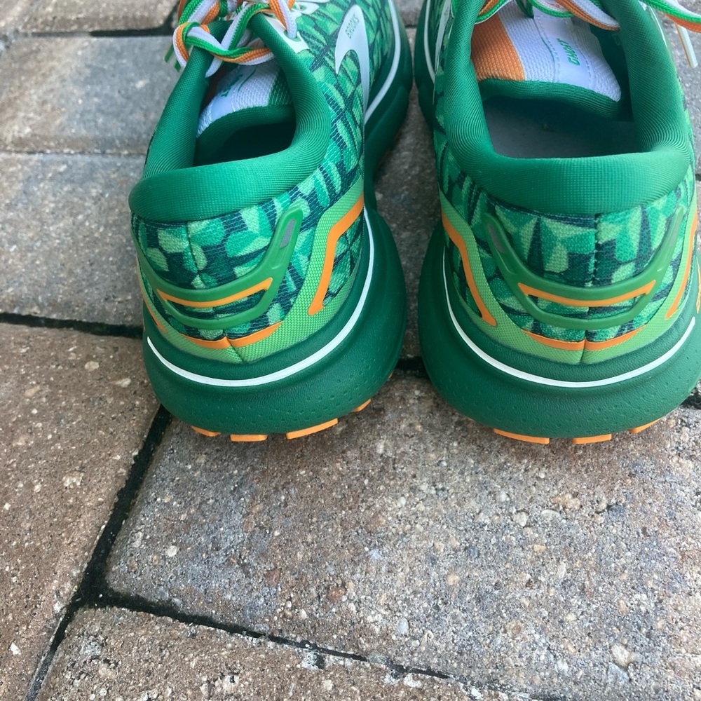 Brooks Run Lucky Gosht 15 Woman’s size 6 St Patrick’s celebration - Picture 5 of 8